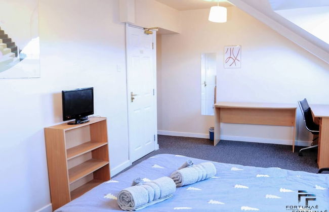 Beautiful 5-bed House Roker Beach - Photo 22