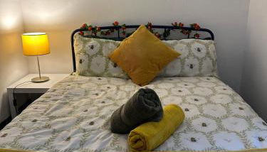 Large Studio Kitchenette - Photo 3