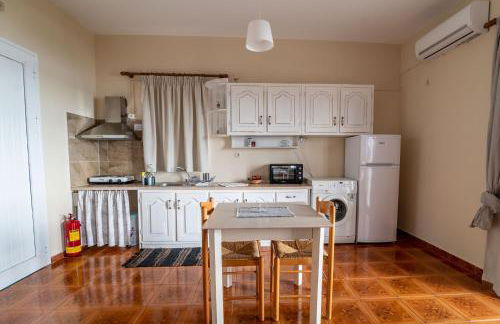 Lorraine's Cottage Style Studios, shared swimming pool and bbq only for guests at Simotata village - Photo 80