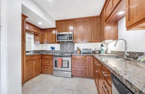 2BR-2 mins to Ocean-Sleeps 8-Pets - Photo 59