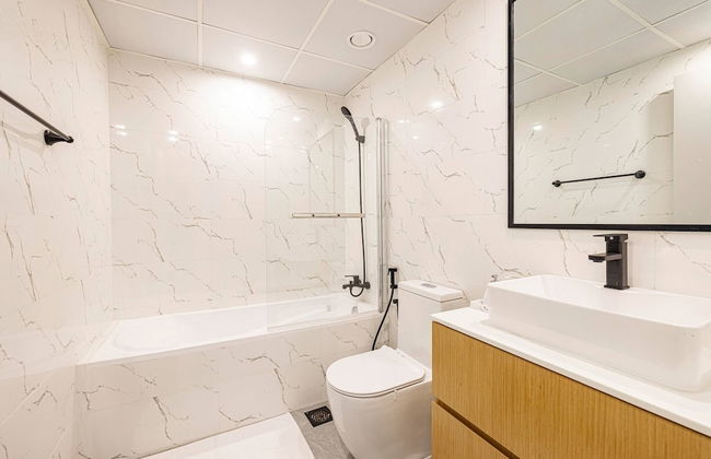 New Fully Upgraded - Central Located - Fits 6 - Photo 9