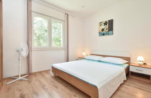 Four-Bedroom Apartment In Srinjine - Photo 12