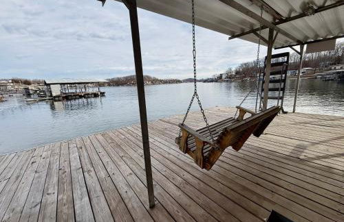 Fox's Den Your Lakefront Escape with Dock and Stunning Views - Foto 12