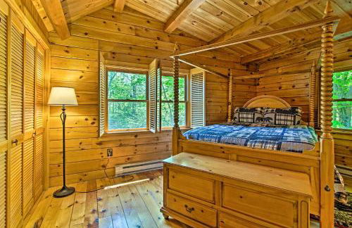 Fire Pit and Hot Tub Poconos Family Cabin! - Foto 13