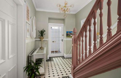 Gilmore House - 5 Bedroom Victorian Home with Hot Tub - Photo 19