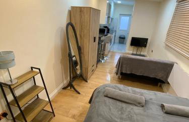 Charming Cambridge Studio with Private Garden - Foto 9