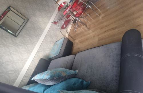 Villa Sleeps 4 With Free Parking - Photo 13