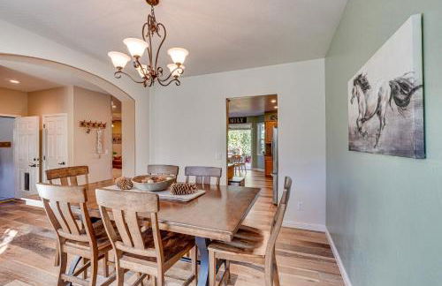 Spacious Home with Swim Spa and Deck in Medford! - Foto 12