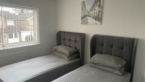 4 Bedroom House - Sleeps 6 - Garden Bbq Parking - Foto 3