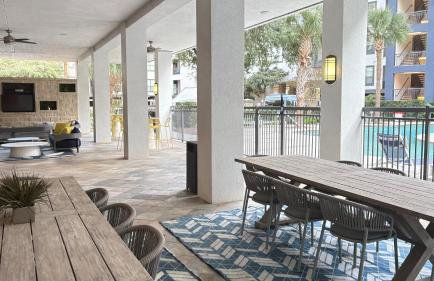 Relaxing Pool-View 1BR Near Top Houston Spots - Foto 27