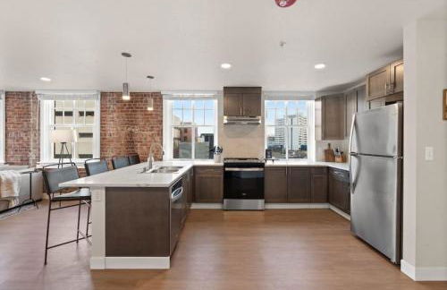 Luxury w King Beds, Pool Table, Central Downtown! - Foto 6