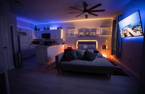 Pet Friendly Modern Zen Studio Retreat W/ Hot Tub! Home by RedAwning - Foto 24