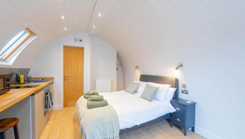 The Plough Inn Cabins - Foto 3, wardrobe