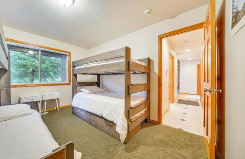 19 Mi to Slopes at Crystal Mtn Getaway with Hot Tub - Foto 13