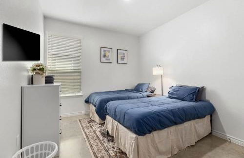 NEW 1 Story Townhome 6 BDs 5 Mile Baylor Scott & White Fenced Backyard - Professionally Managed by Stay Albatross - Foto 13