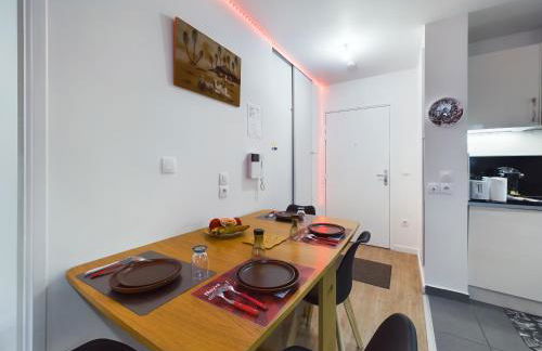 Roi de la Seine à Paris, stade, Gare parking et terrasse - Foto 22