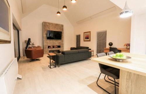 Black Barn Skye - Contemporary 3 bed / 4 bath home - Photo 10