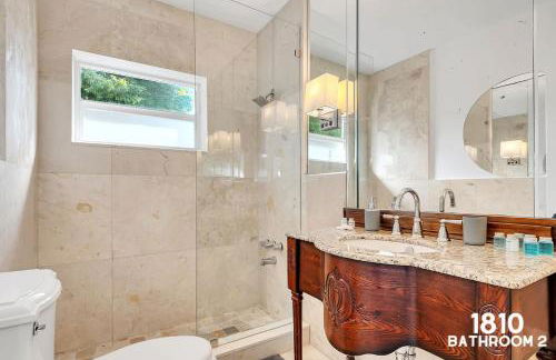 3 Home 12 bedroom compound with Pool and BBQ sleeps 24 - Foto 29