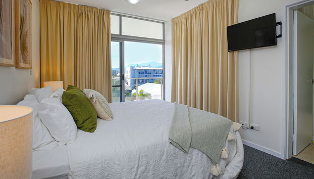 City Centre Apartment with Mountain View - Foto 3, Habitación