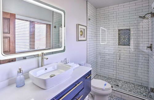 Quiet Avalon Getaway Villa with Ocean View and Balcony - Foto 21