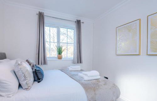 NEW!- GORTON PLACE By Greenstay Serviced Accommodation - 4 Bed 3 Bath House In Manchester - FREE Parking - FAST 250 Mbps Wi-Fi - Ideal for Contractors, Business Travellers & Relocations - Close to City Centre, Airport, Etihad Stadium - LONG STAYS WELCOME - Foto 9