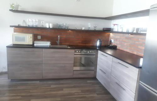 Dom nad jeziorem z linią brzegową - Foto 14