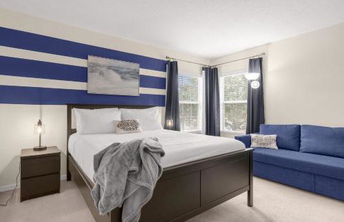 Large Spacious Home w Private Pool & Hot Tub - Photo 26