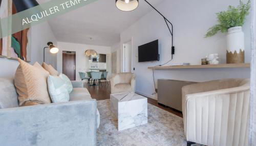 Tu Escapada Urbana - Plaza de Castilla III, Diseño y Localización - Photo 1