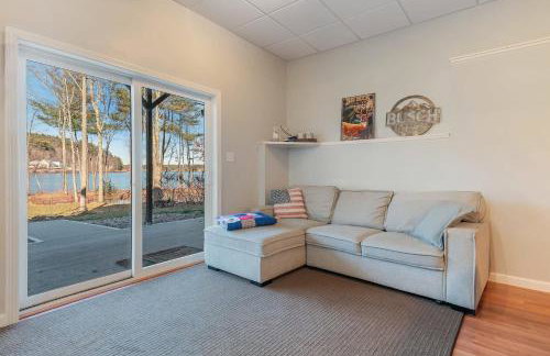 Lakefront Home with Private Beach Access & Hot Tub - Foto 54