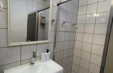 Entre Três Praias - Enseada 200m, Perequê Mirim 200m, Sta Rita 300m, Com Ar Condicionado e Churrasqueira - Foto 22