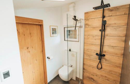 Modernes Tinyhouse Trailer Cabins am Waldrand - mit Seezugang - Foto 13