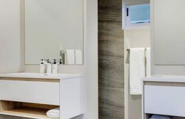 Camps Bay Holiday Apartment in Secure Complex With Private Pool and Parking Houghton Views - Foto 22