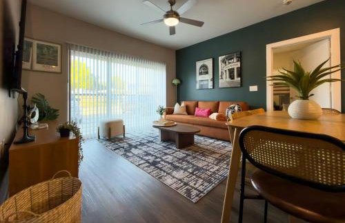 First Floor 2B2B • Pool, Gym, Dog Park • Near DTA - Foto 16