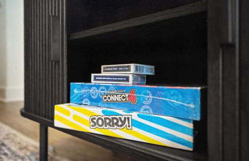 Skyline Retreat - Free Parking, Pool, Balcony - Foto 44