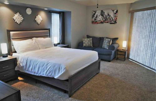 Peachland getaway with pool and tiki bar - Foto 27