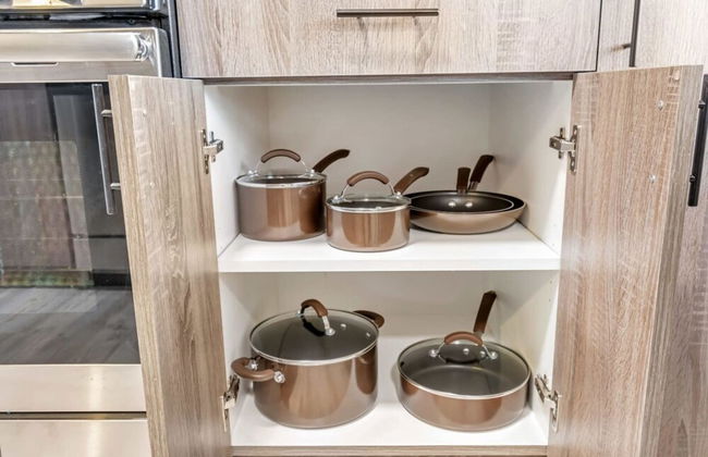 Charming 2BR w King Queen Close to SLC - Foto 13