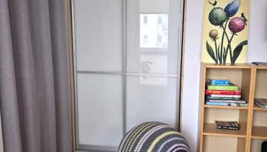 Apartament Przy Metrze i Przy Lesie - Foto 3, wardrobe