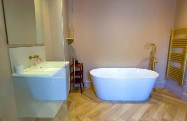 Spacious home in Leeds ideal for gatherings with free parking - Foto 31