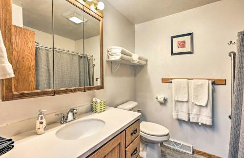 Stunning Wisconsin Retreat on Active Farm! - Foto 21