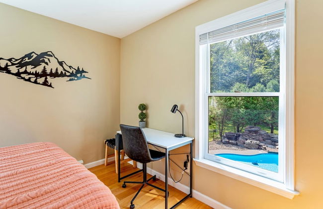 Family Fun Oasis Hot Tub Steam Room Pool Stream Firepit Games - Foto 19