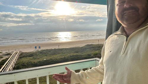 Beachfront Retreat! 3 Steps to WALKOVER! - Photo 3