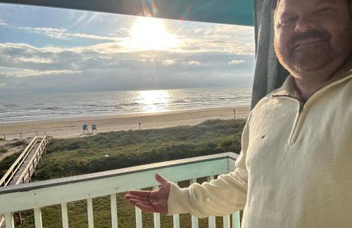 Beachfront Retreat! 3 Steps to WALKOVER! - Photo 3