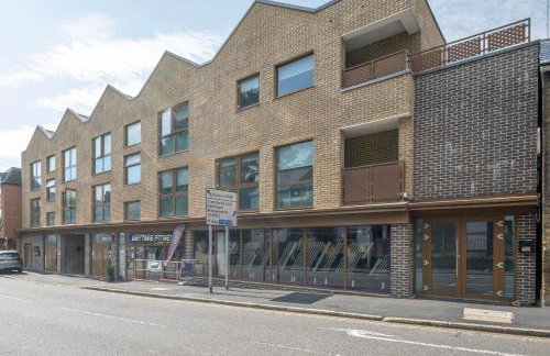 Multiple 2-Bedroom Apartments near Harry Potter Studios - 2-Minute walk to Bushey Station - 20 Minutes to London Euston - Ideal for Families & Business - Free Parking - Foto 21