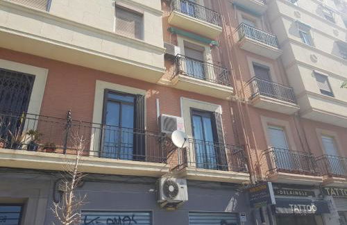 Domus Valencia Apartamentos centro frente a Torres de Serrano - Photo 23