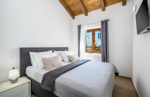 Promina luxury villa with 72sqm Heated Pool, Jacuzzi, Infrared Sauna, Tennis court, Media room - Foto 22