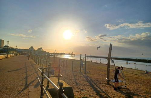 Richmond Cottage - Brand New 4BR Holiday Home, just 3 minutes from the beach with Pool Table and Free Parking - Foto 42