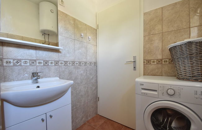 This Pleasant Holiday Home is an Ideal Starting Point to Explore Dalmatia - Foto 15