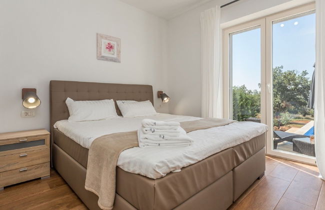 Gorgeous Villa With Private Pool and Covered Terrace & Sea View - Foto 3