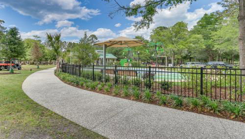 Historic District Retreat - Photo 4