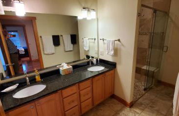 Beautiful 4+ bed 3 bath Condo 20 minutes to Madison - Foto 23